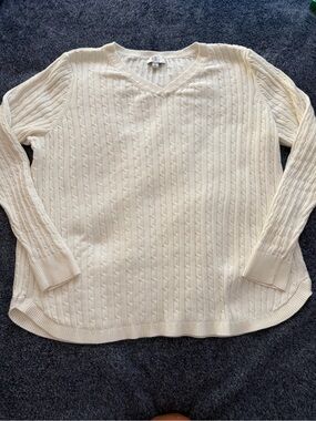 Kim Rogers ~ White Cable Knit V-Neck Pullover Sweater